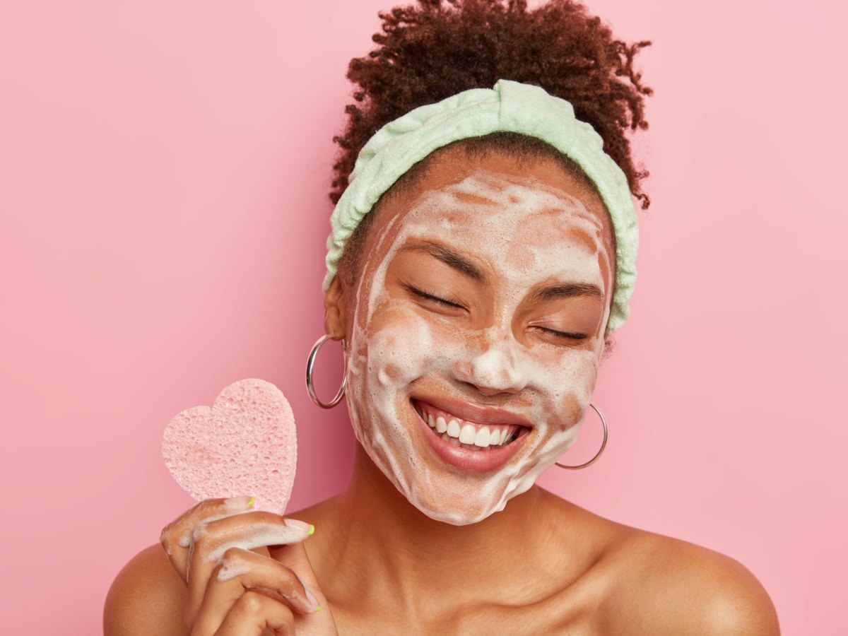 Richtig Abschminken: Die besten Profi-Tipps für die Gesichtsreinigung