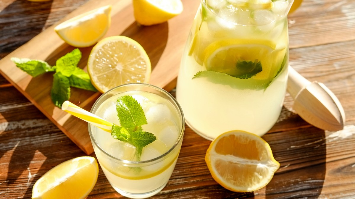 Limonade selber machen: 5 Rezepte für sommerliche Durstlöscher - gofeminin