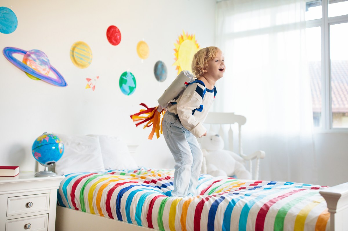 Mit der richtigen Motivation schafft jedes Kind den Schritt aus dem Elternbett ins eigene Kinderbett.