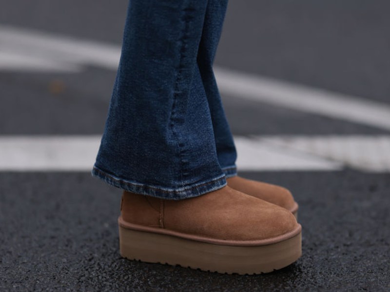 UGG Boots Platform Ultra Mini in Chestnut.