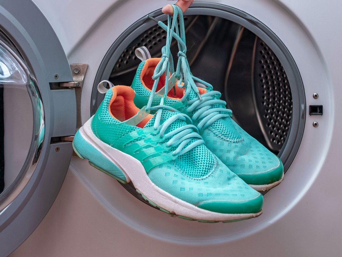 Sneaker in der Waschmaschine waschen: Diese Einstellung ist entscheidend