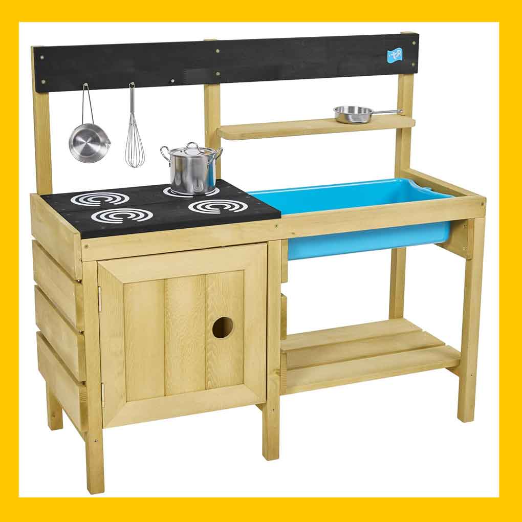 Bild einer Matschküche aus Holz mit integriertem, blauen Kunststoffspülbecken und einem aufgemalten Kochfeld.
