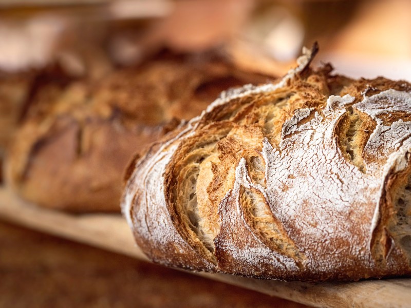 Günstig Brot backen: 4-Zutaten-Rezept von Jamie Oliver