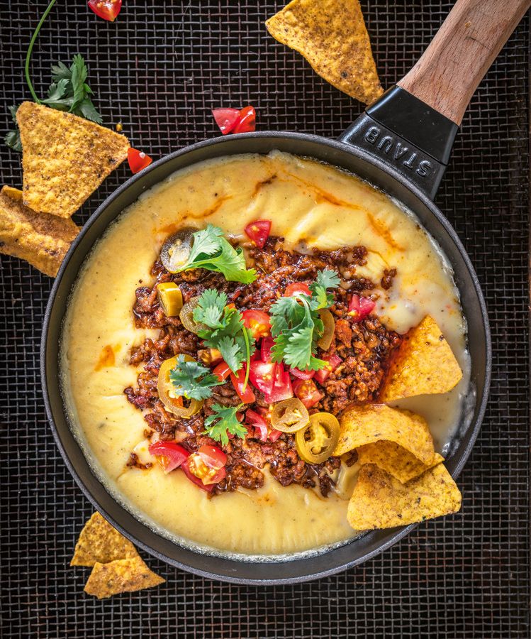 Mexikanisch kochen: Scharfer Käsedip mit Hackfleisch