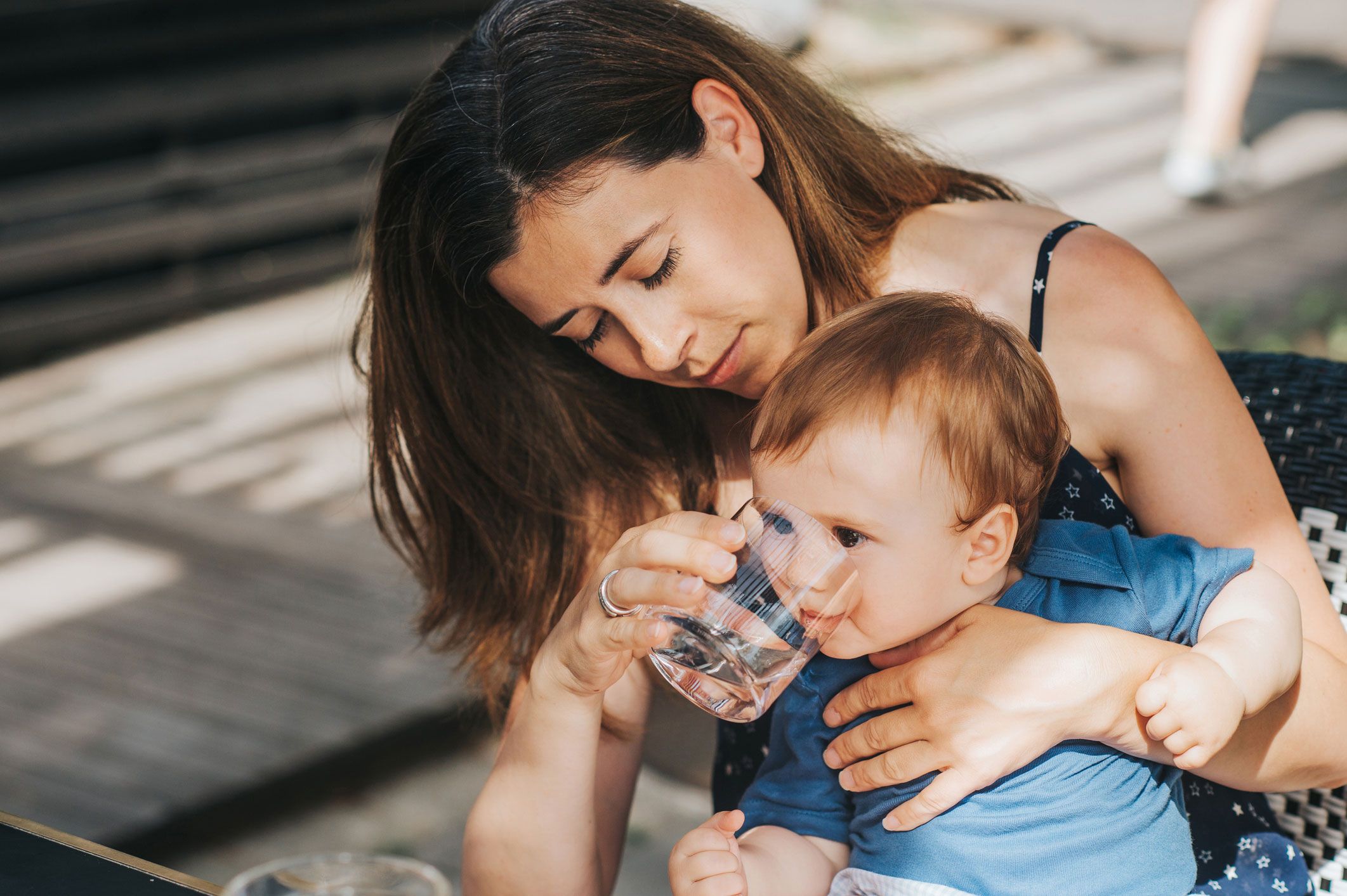 Vor allem Kinder und ältere Menschen bemerken ihren Durst nicht.