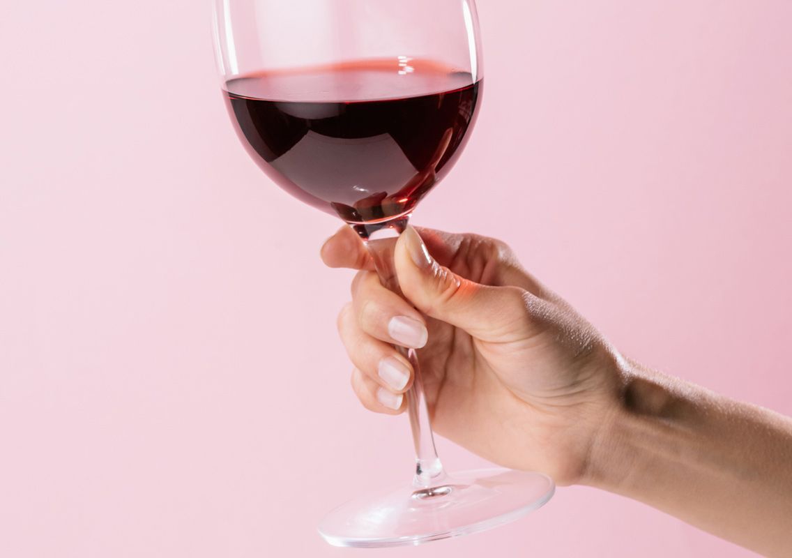 Beim Wein schwenken gelangt mehr Sauerstoff in den Wein