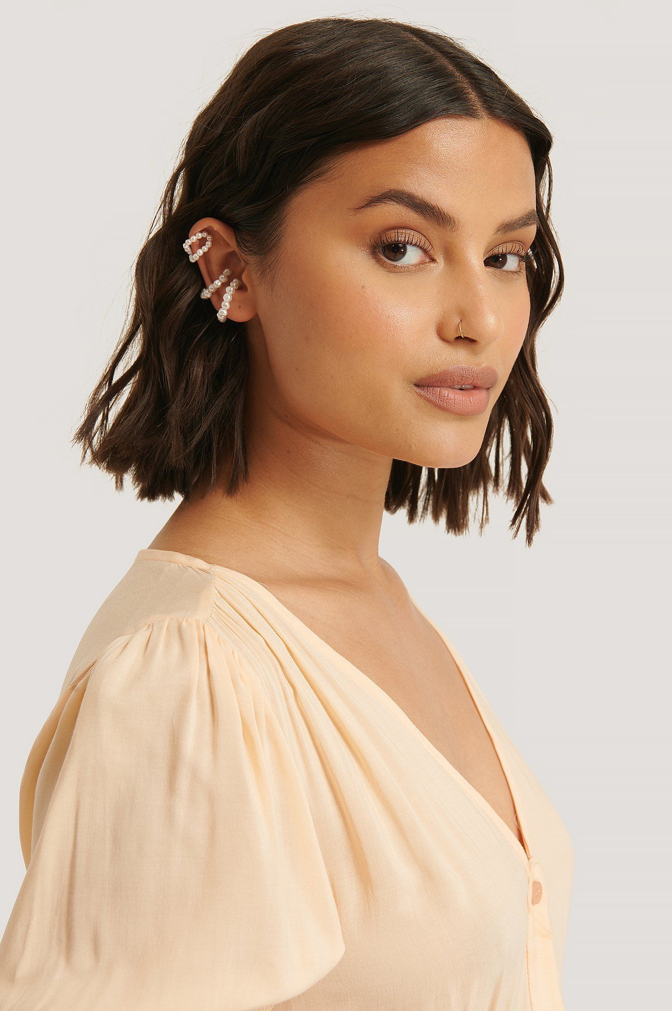 Ear Cuffs mit Perlen von NA-KD Ear Cuffs mit Perlen von NA-KD
