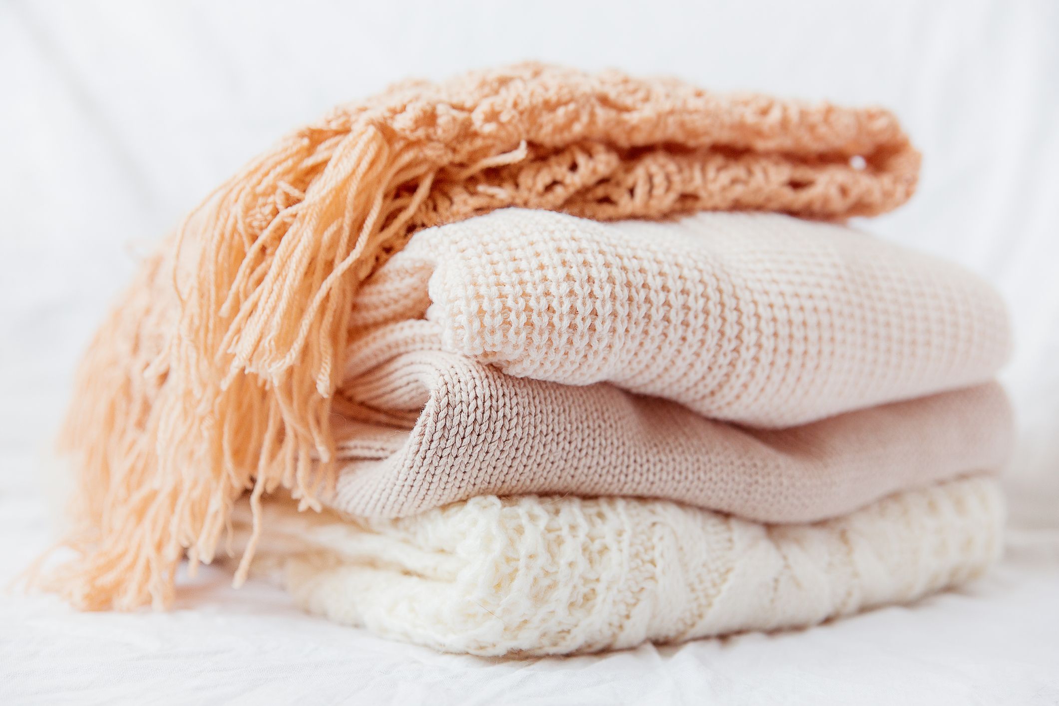 Deoflecken entfernen: Wolle sollte vorsichtig mit Gallseife behandelt werden