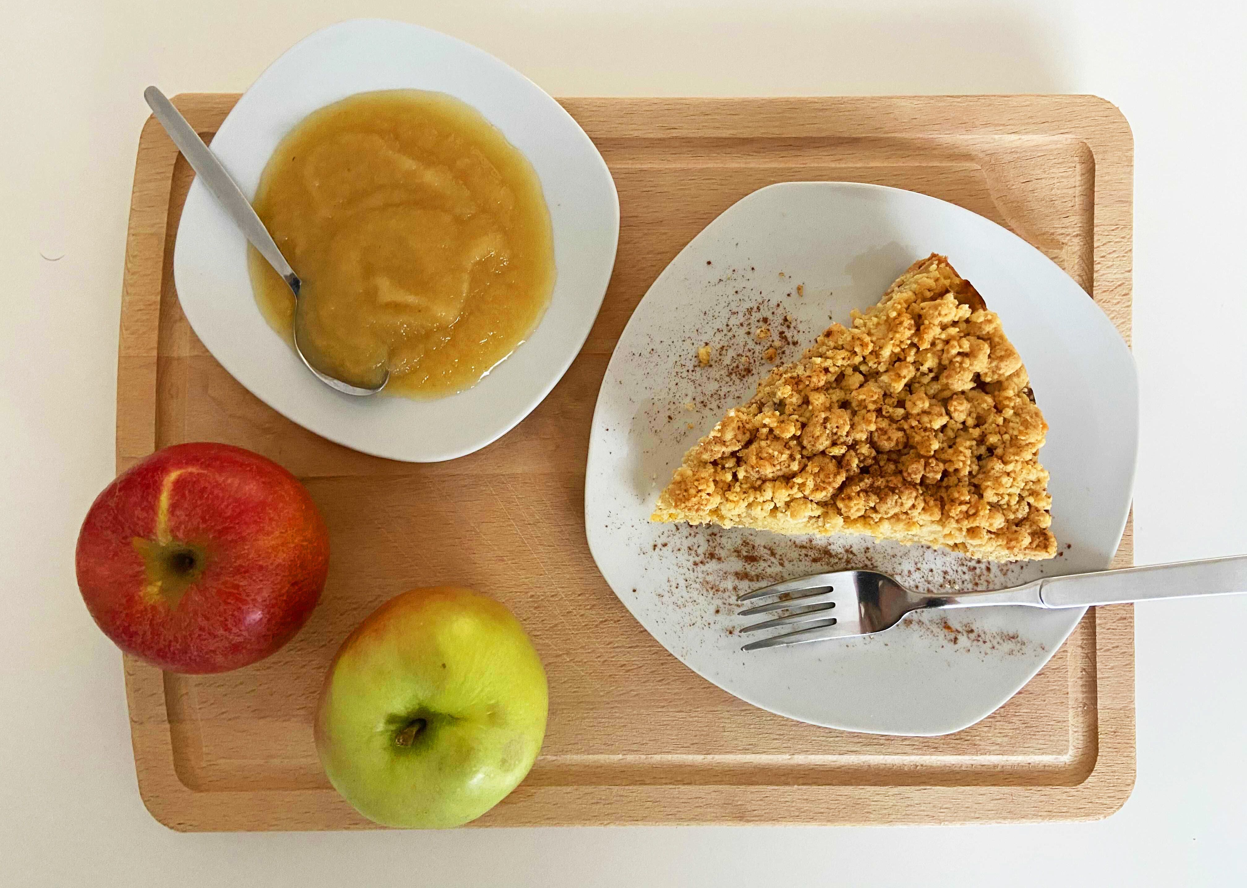 Apfelmuskuchen mit Vanillepudding