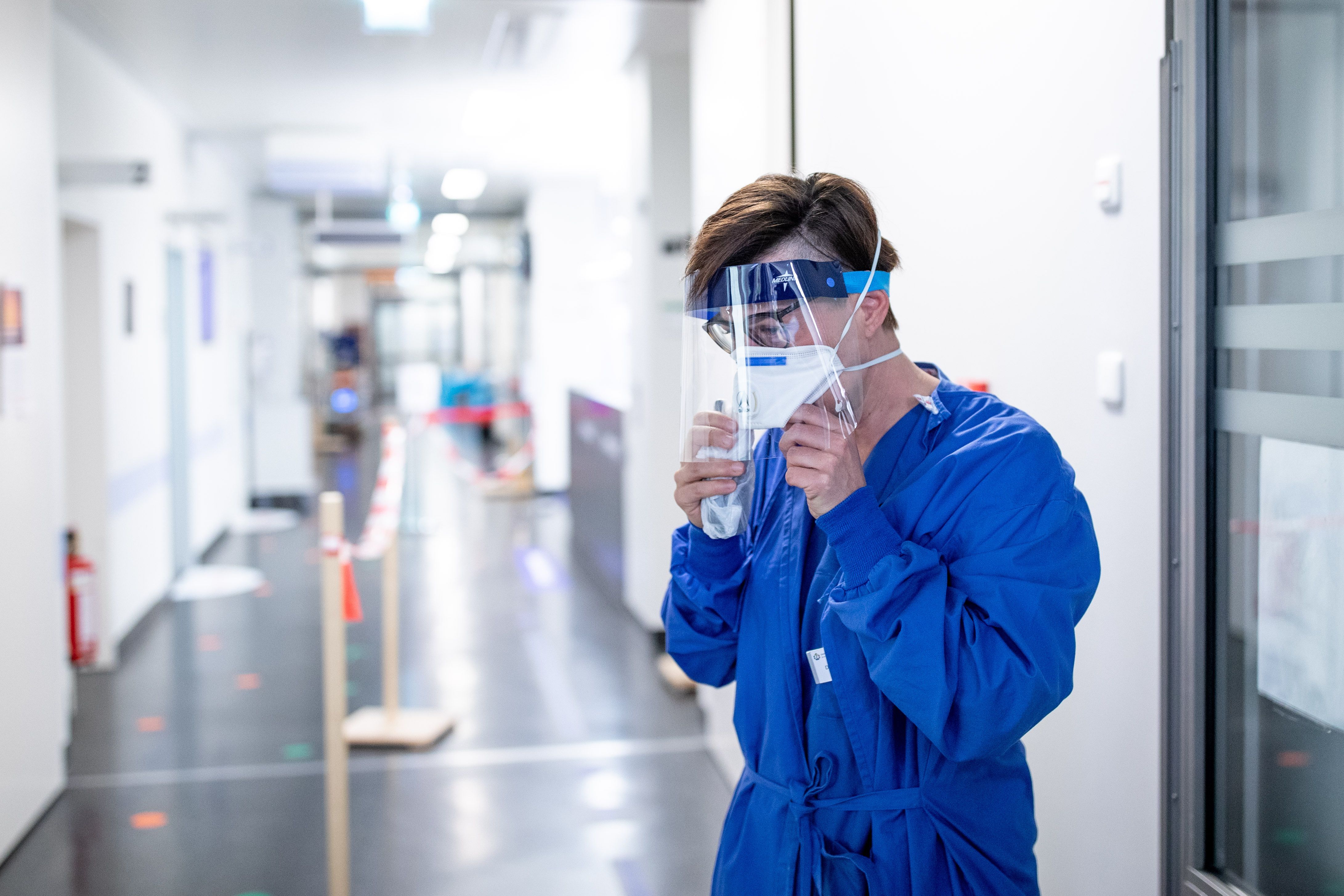 Dr. Carola Holzner Dr. Carola Holzner