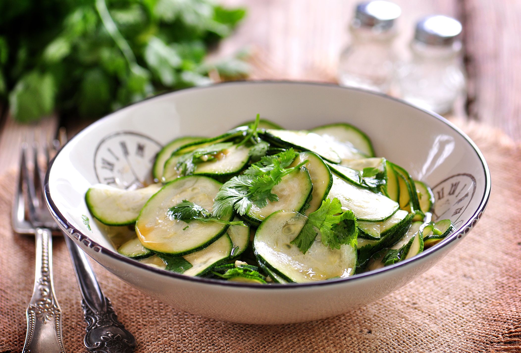 Zucchini Salat mit Minze Zucchini Salat mit Minze