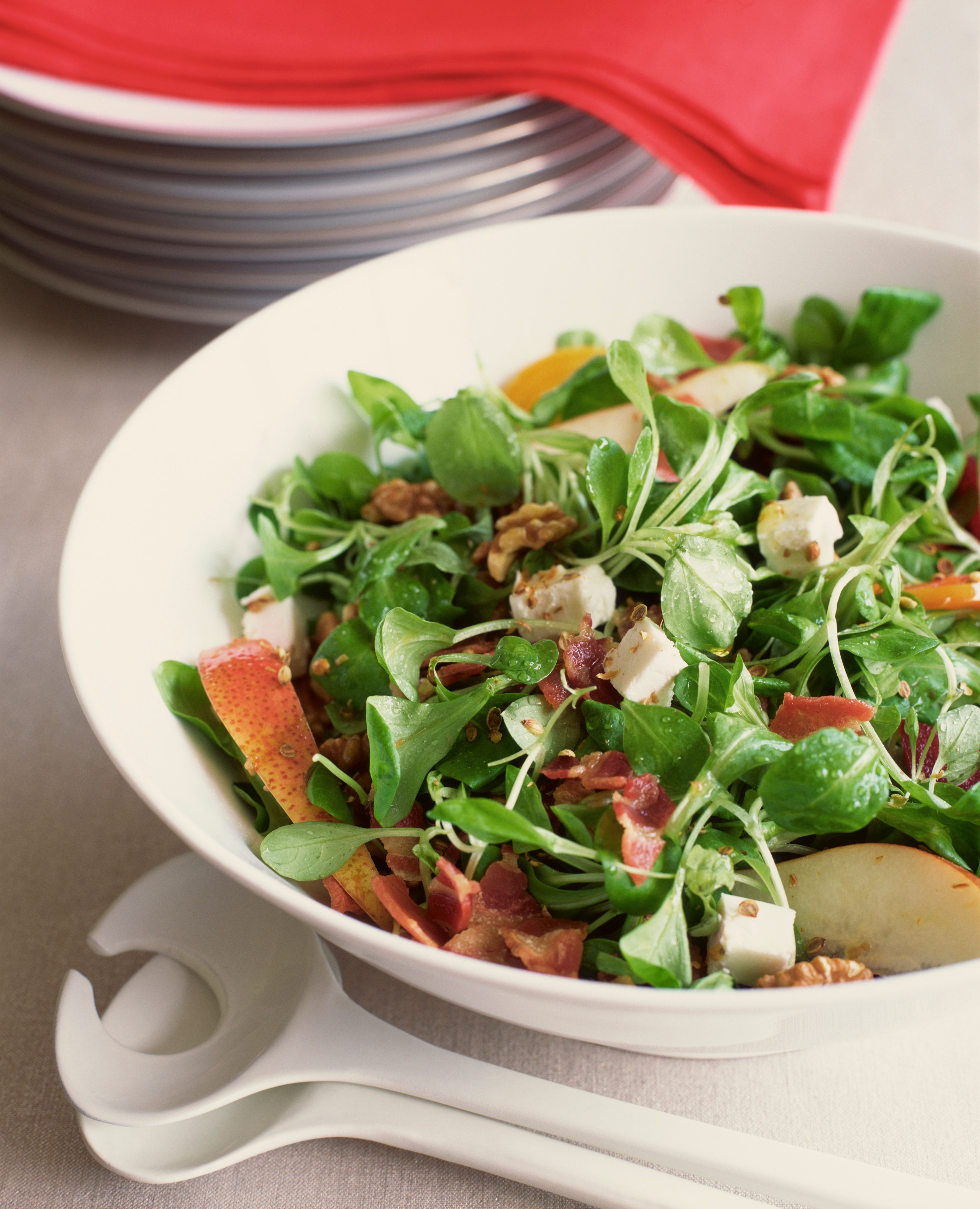 Feldsalat mit Birne und Walnüssen Feldsalat mit Birne und Walnüssen