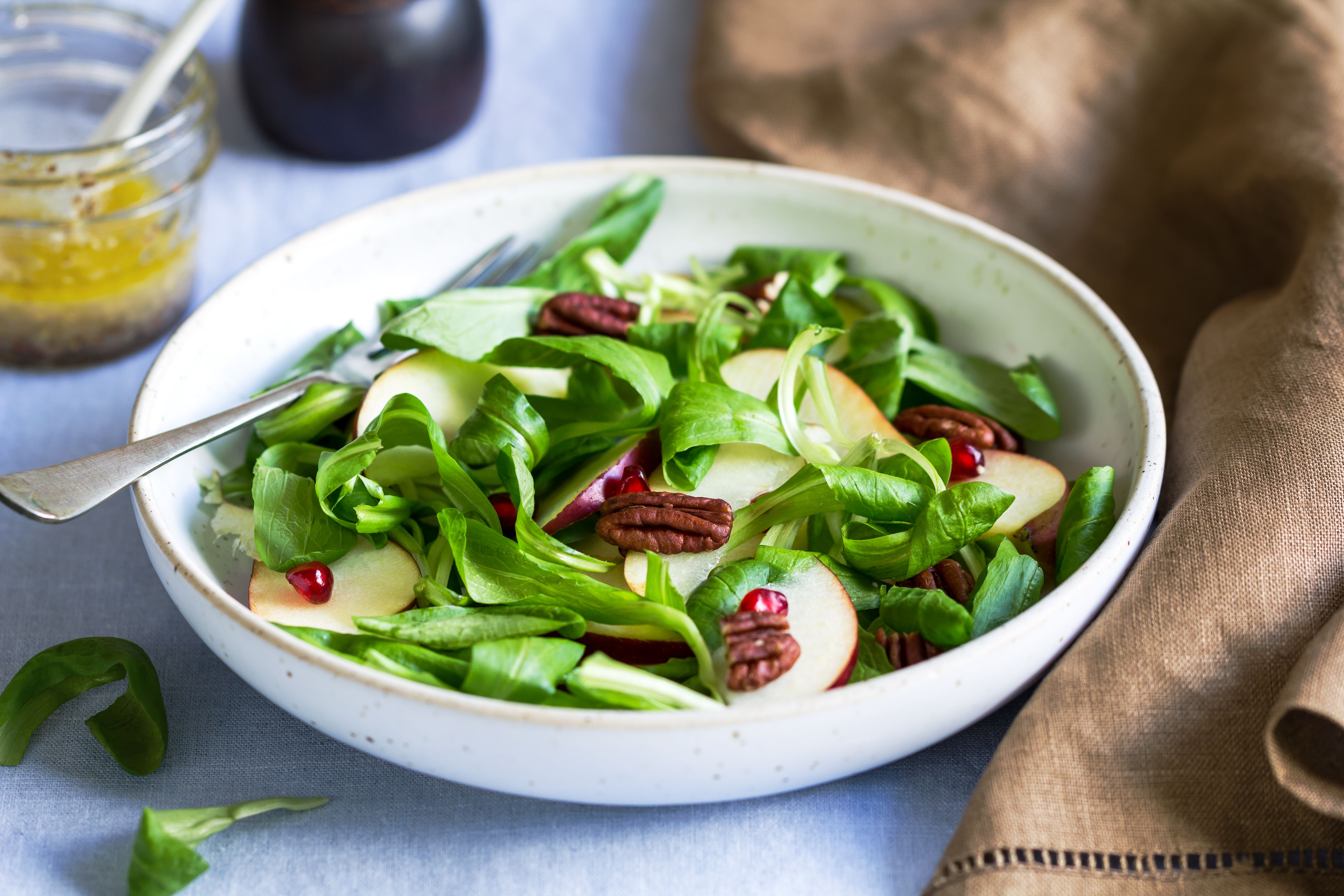 Feldsalat mit Pekannüssen und Birne