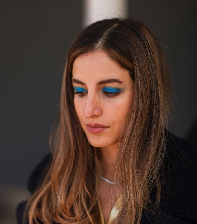 Blaue Augen-Make-ups sind 2022 voll im Trend