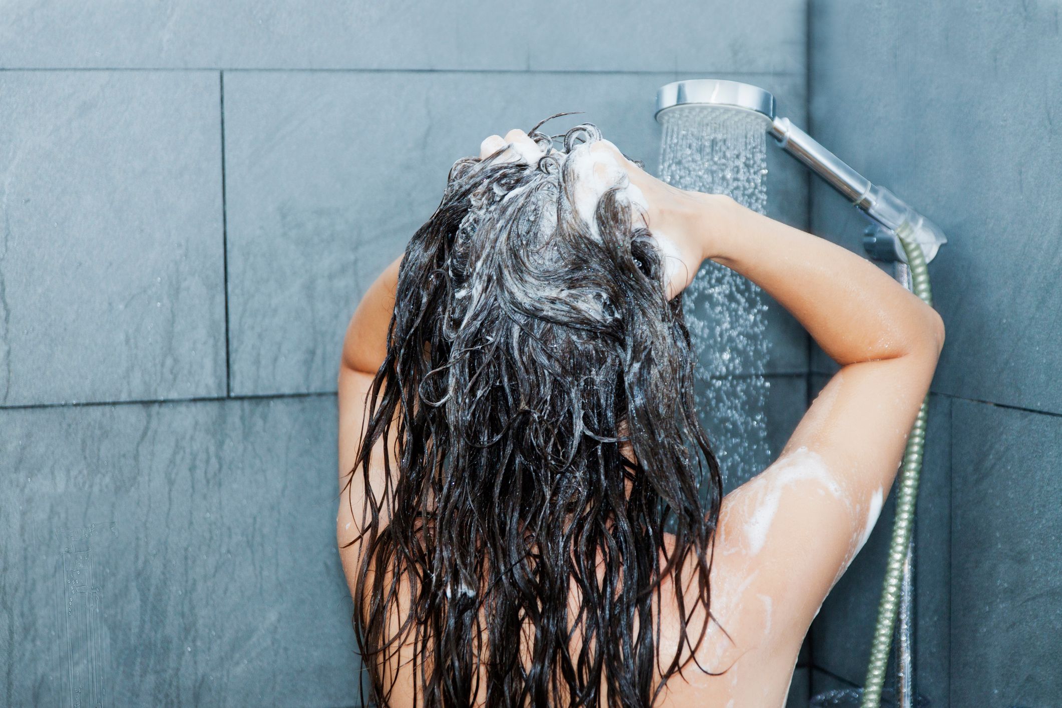 Schöne Haare durch richtiges Haarewaschen: So einfach geht's