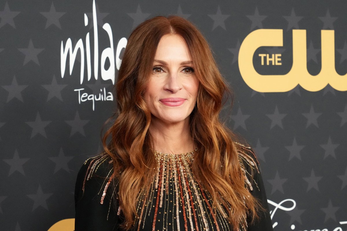 Julia Roberts mit braunroten Reflexen in den Haaren.