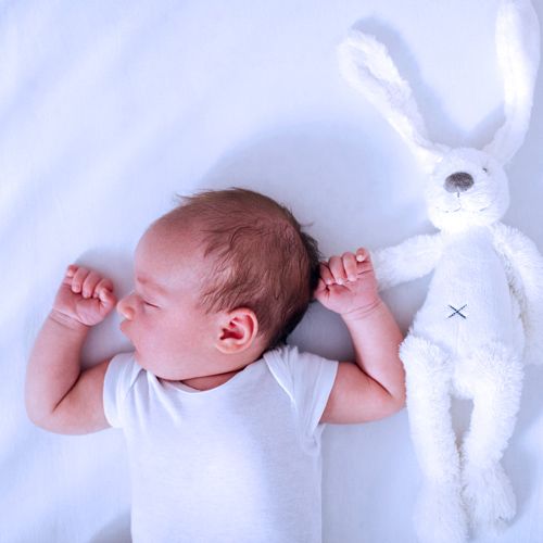 Endlich schläft das Baby durch. Endlich schläft das Baby durch.