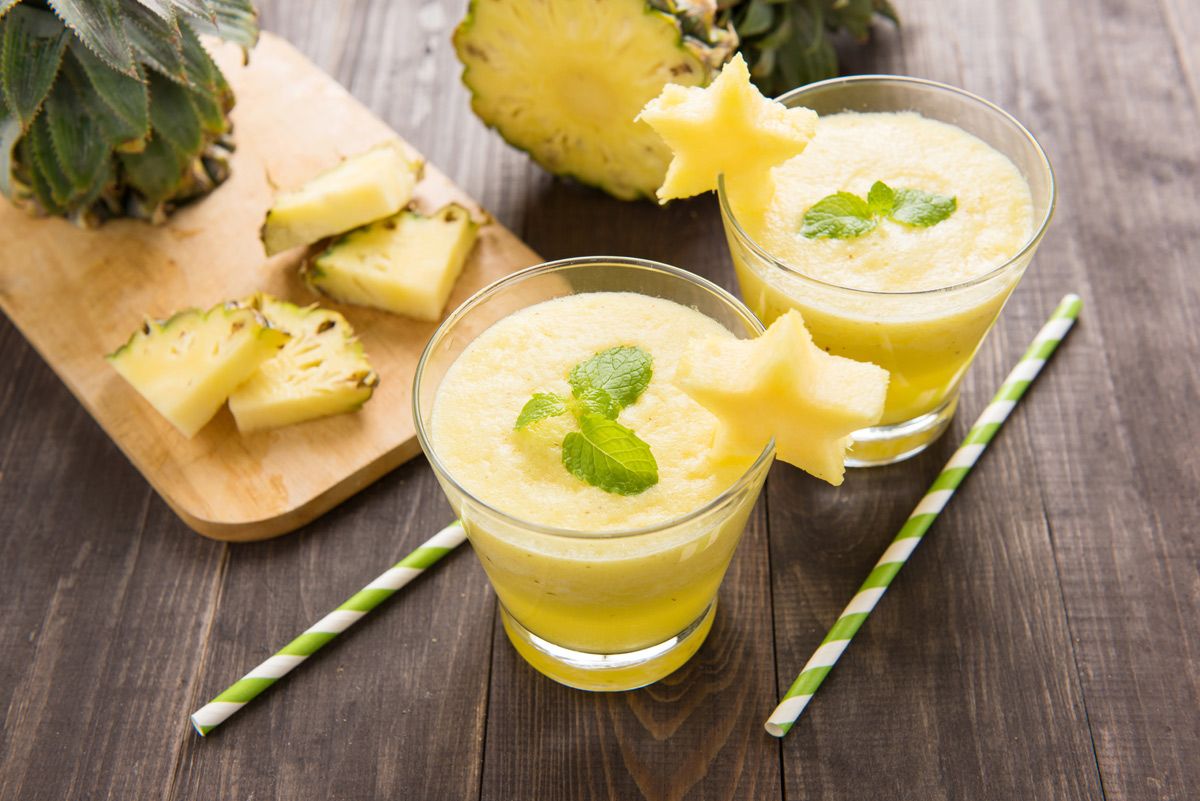 Ananas-Smoothie mit Basilikum