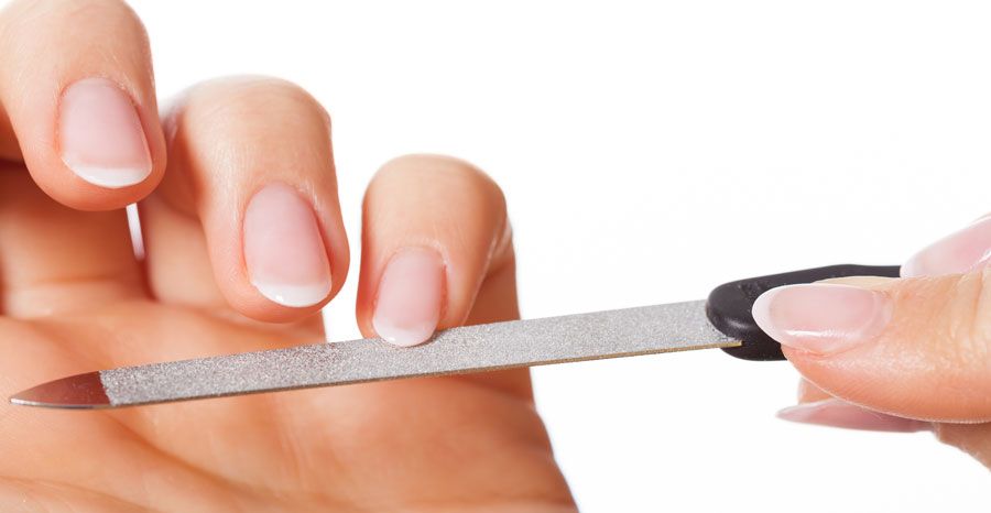 French Nails-Anleitung: Nägel in Form bringen