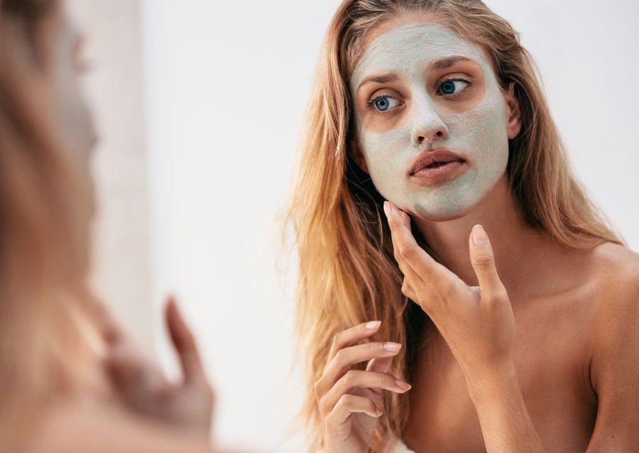 Mitesser bekämpfen: Gesichtsmaske aus Heilerde