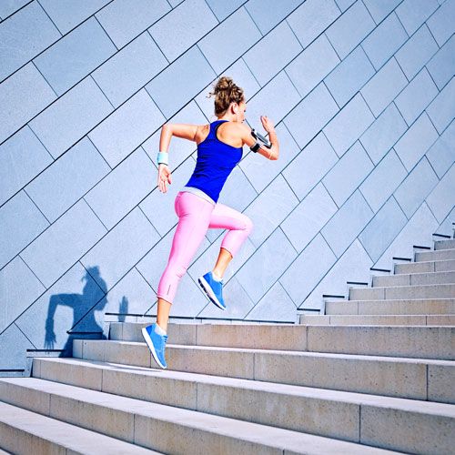 Ob im Alltag oder als Workout: Treppen steigen ist genial! Ob im Alltag oder als Workout: Treppen steigen ist genial!