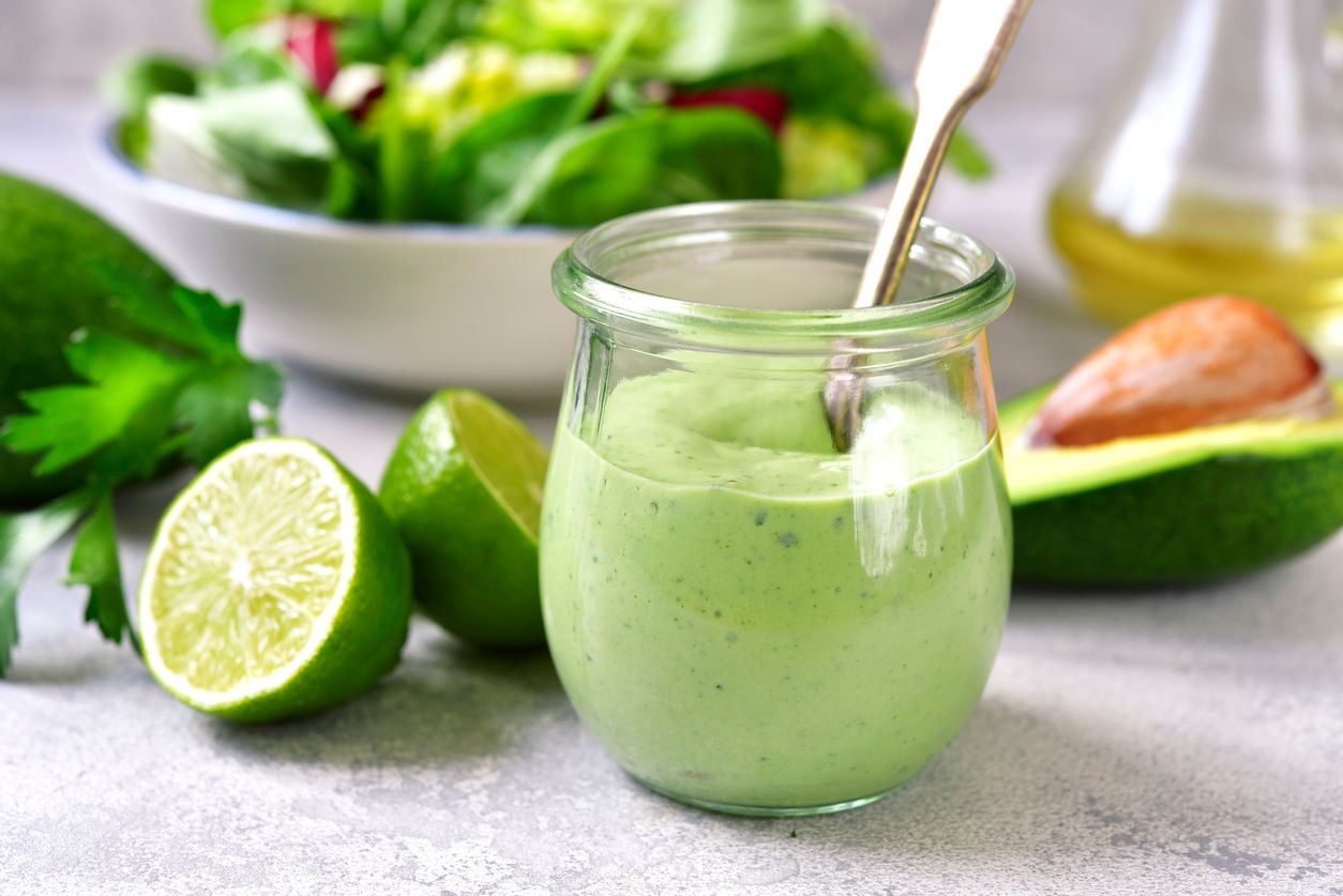 Dips selber machen: Avocado-Tzatziki