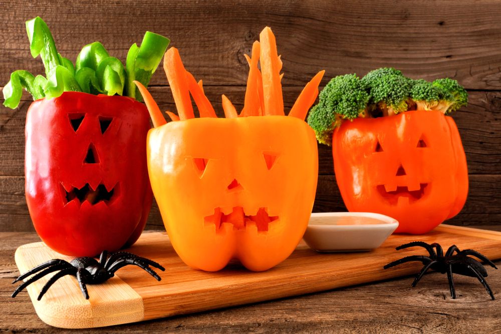 Halloween-Snack: Jack-O-Lantern Salatschalen