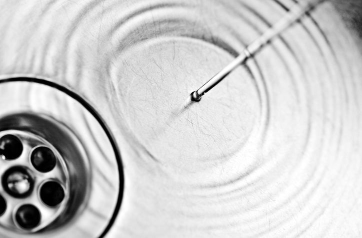 Verstopfter Abfluss: Heißes Wasser Verstopfter Abfluss: Heißes Wasser