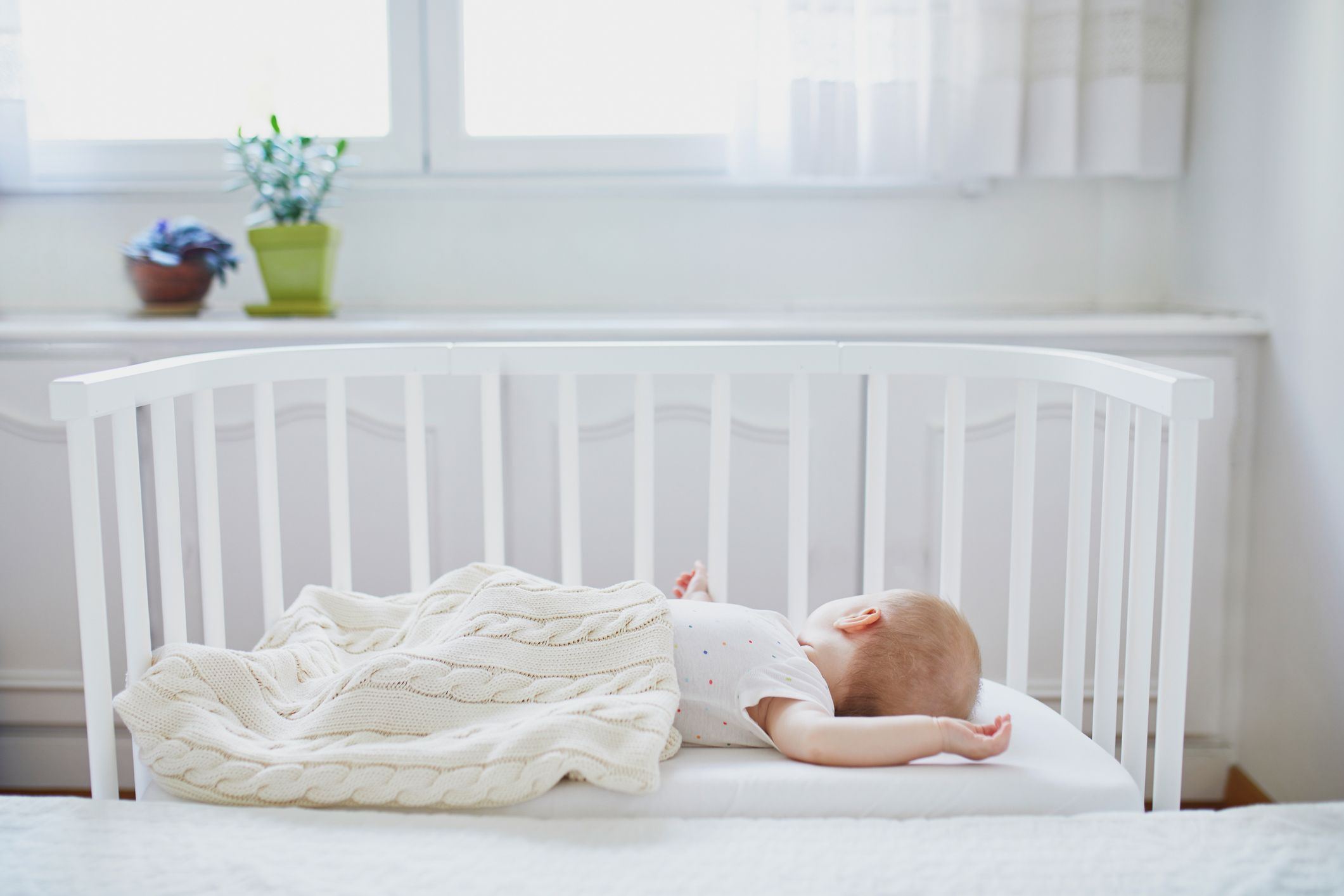 Still-Geheimnisse: Ein Beistellbett erleichtert stillen in der Nacht.