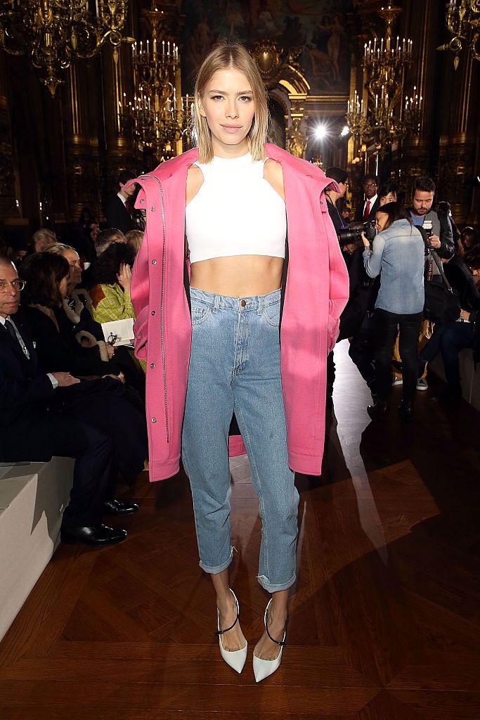 Super angesagt: High Waist Jeans mit Crop Top