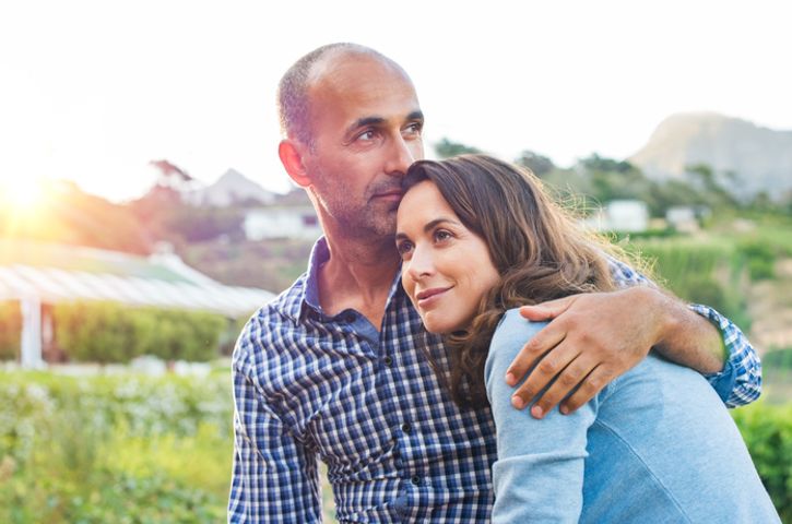 Die Silberne Hochzeit steht für ein Vierteljahrhundert, das man gemeinsam verbracht hat. Die Silberne Hochzeit steht für ein Vierteljahrhundert, das man gemeinsam verbracht hat.