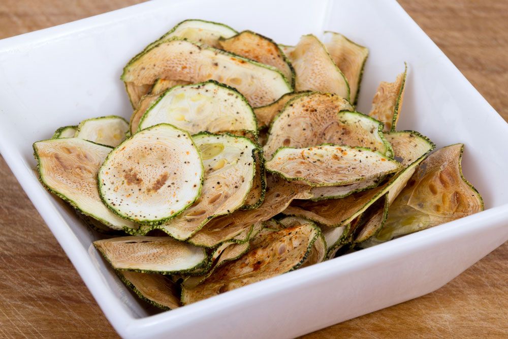 Gesunde Snacks: Parmesan-Zucchini-Chips