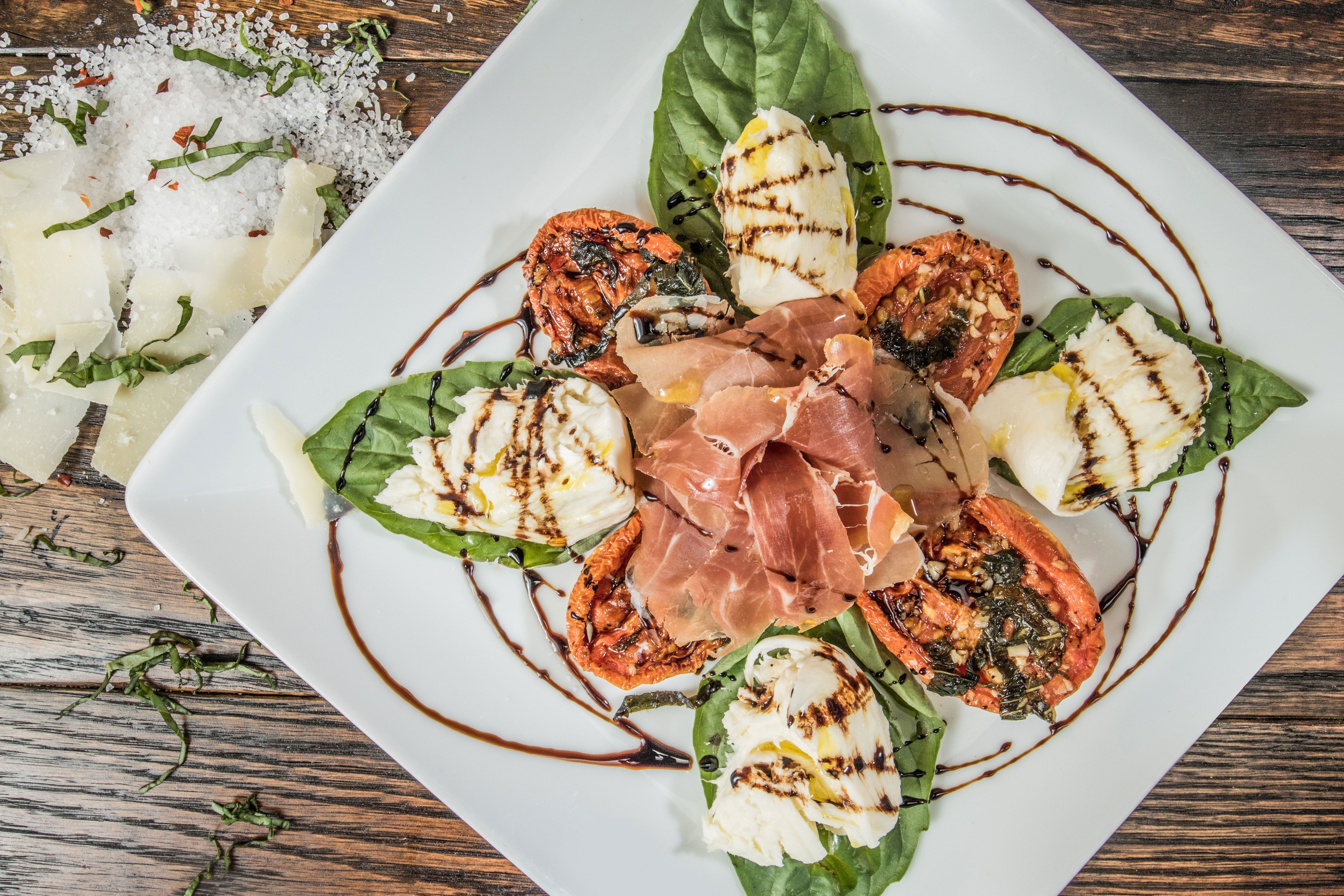 Caprese mit getrockneten Tomaten Caprese mit getrockneten Tomaten