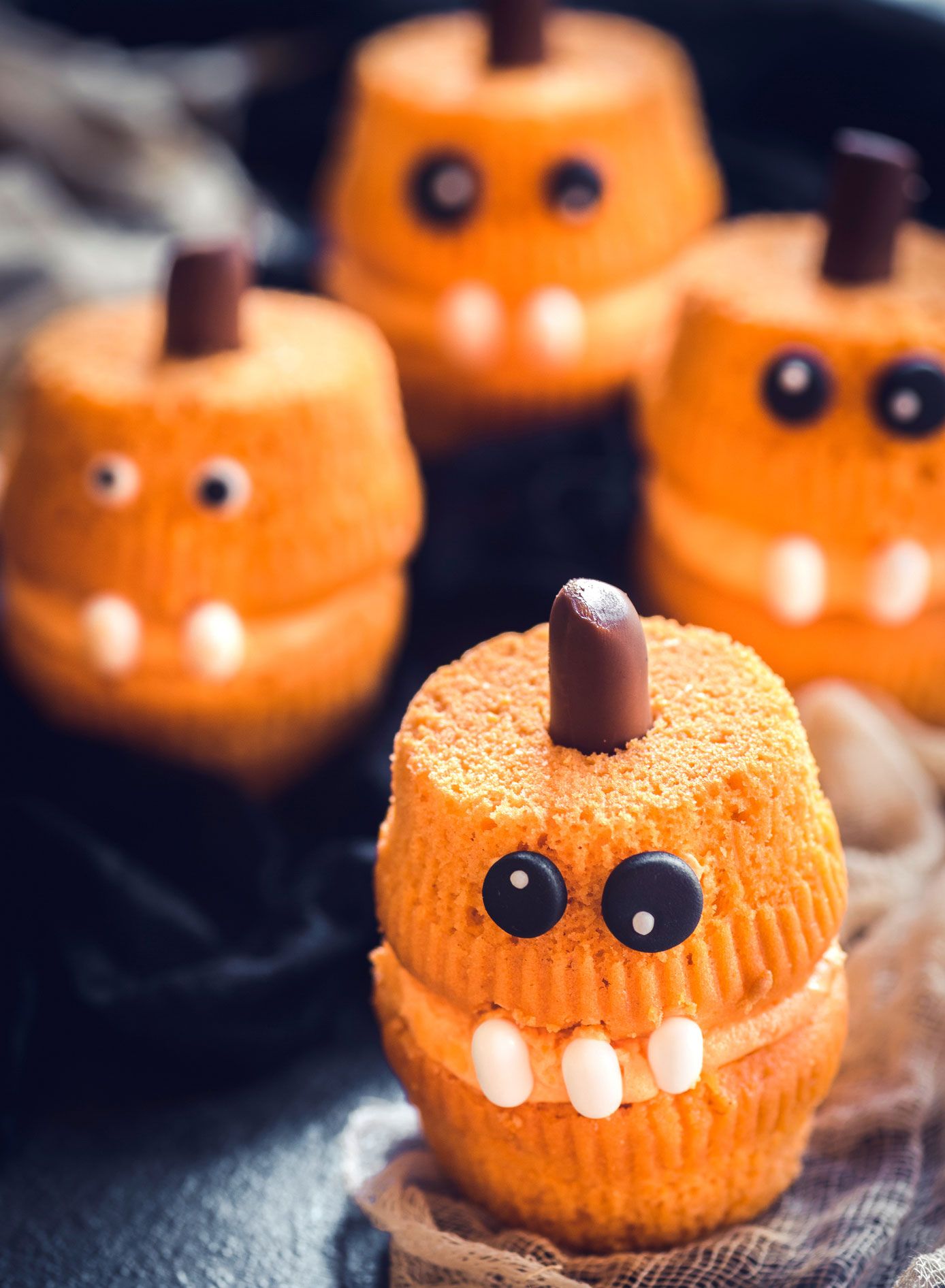 Halloween-Cupcakes dekorieren