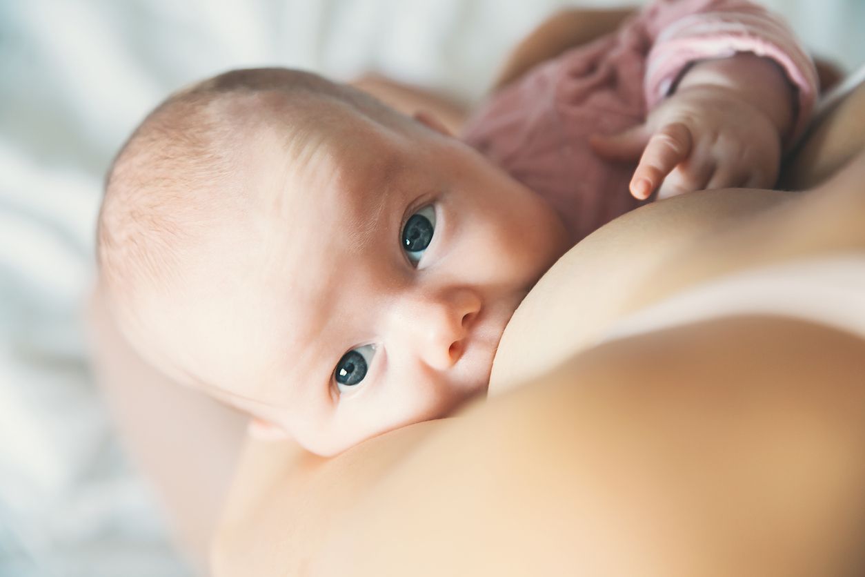 Alkohol in der Stillzeit: Alles, was Mamas dazu wissen müssen