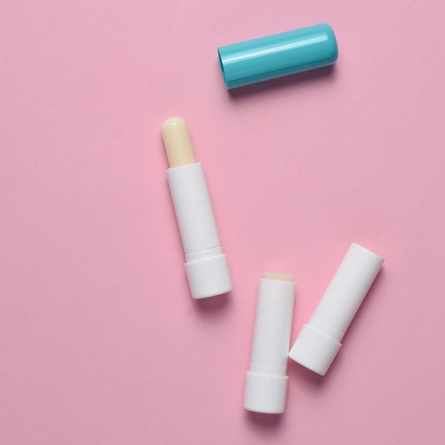 Lippenbalsam gegen trockene Lippen Lippenbalsam gegen trockene Lippen