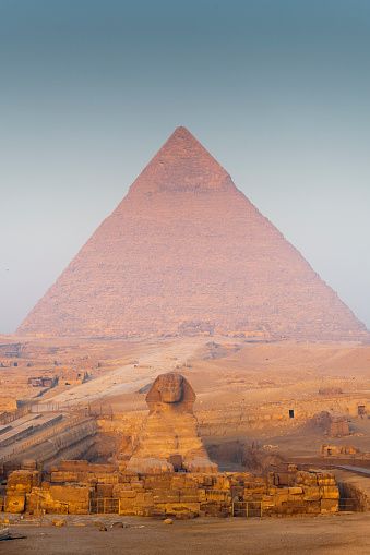 Einige der Wahrzeichen Ägyptens liegen nur unweit von Kairo. Einige der Wahrzeichen Ägyptens liegen nur unweit von Kairo.