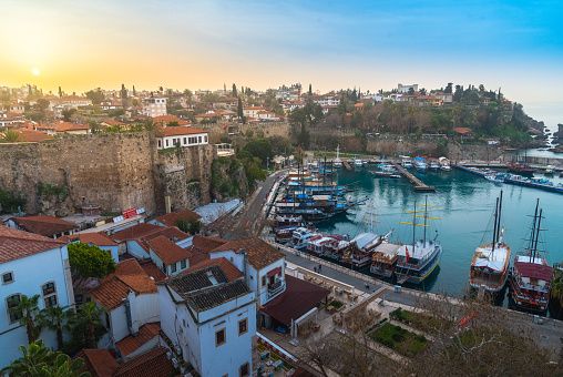 Nicht nur die Region Antalya auch die Stadt ist einen Besuch wert.