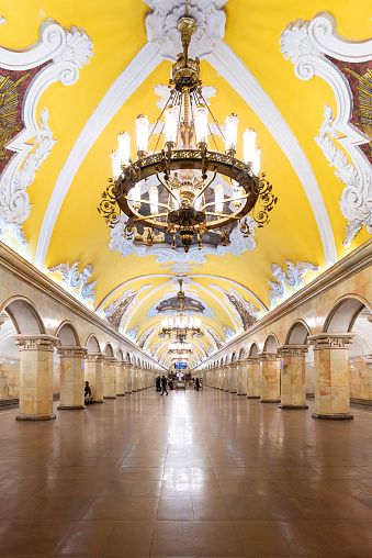 Die Komsomolskaya Metro Station in Moskau könnt auch in einem Palast aufzufinden sein.