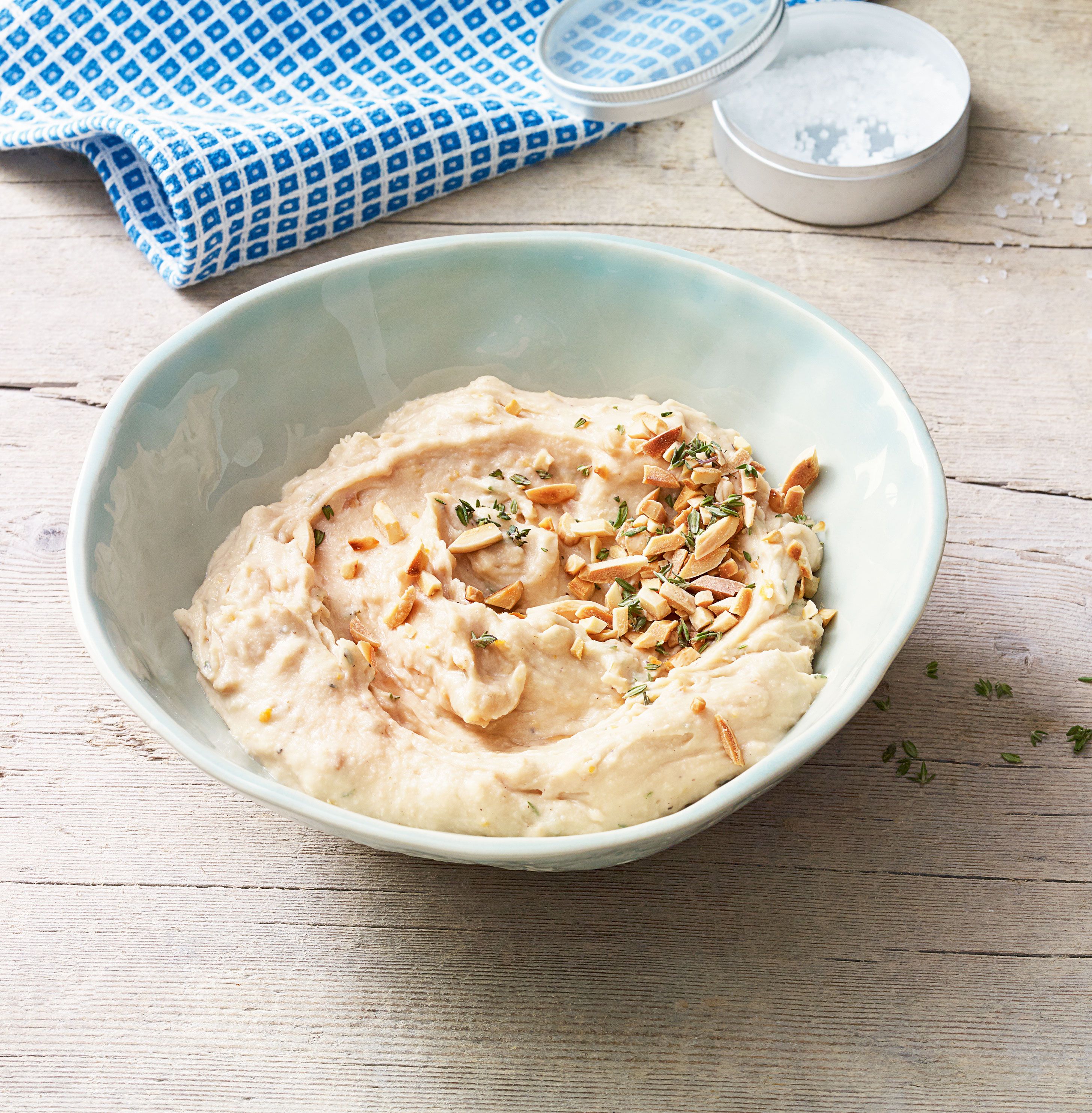 Veganer Aufstrich mit Mandeln und Bohnen Veganer Aufstrich mit Mandeln und Bohnen