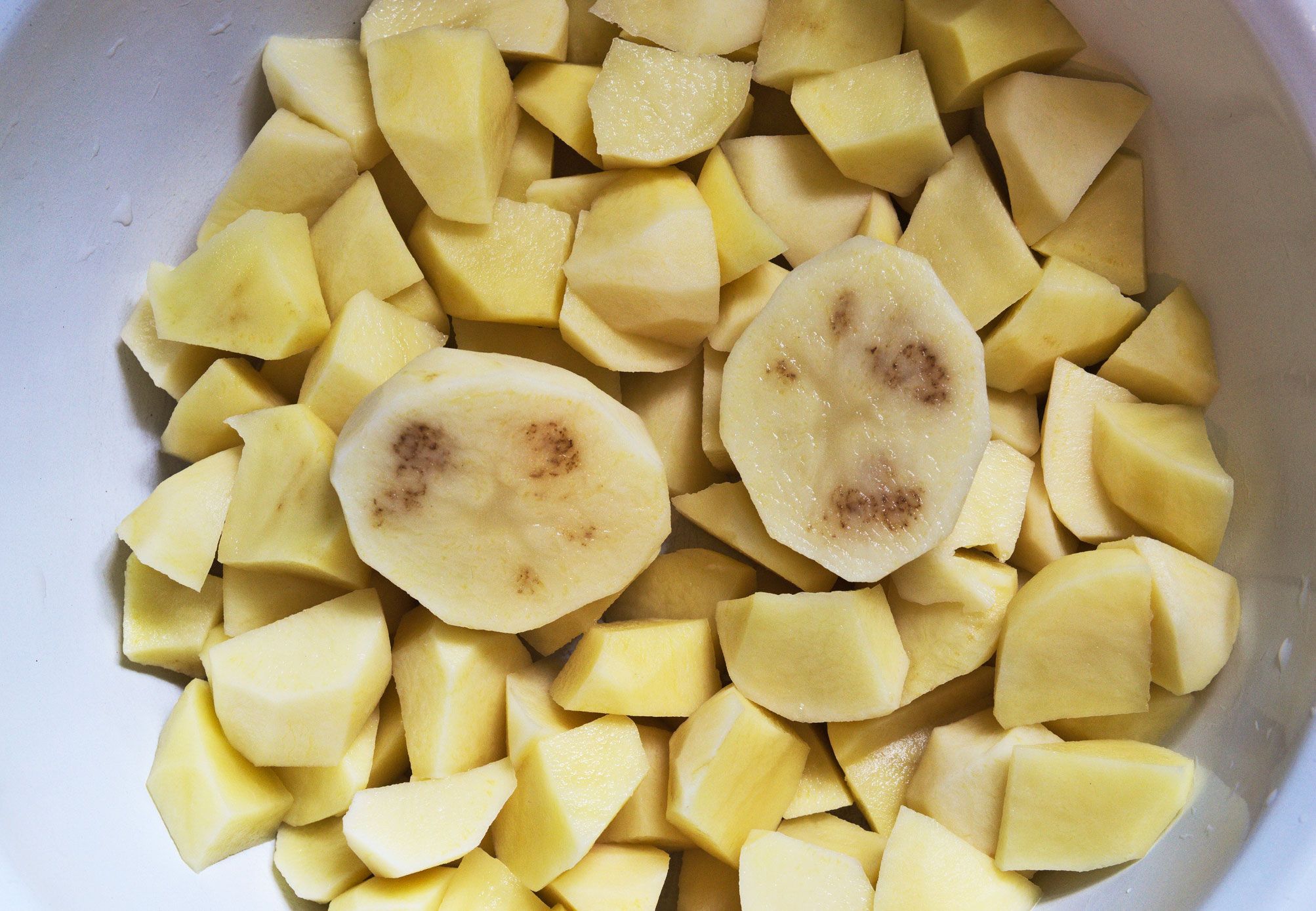 Sieht die Kartoffel so von innen aus, solltet ihr sie nicht mehr essen