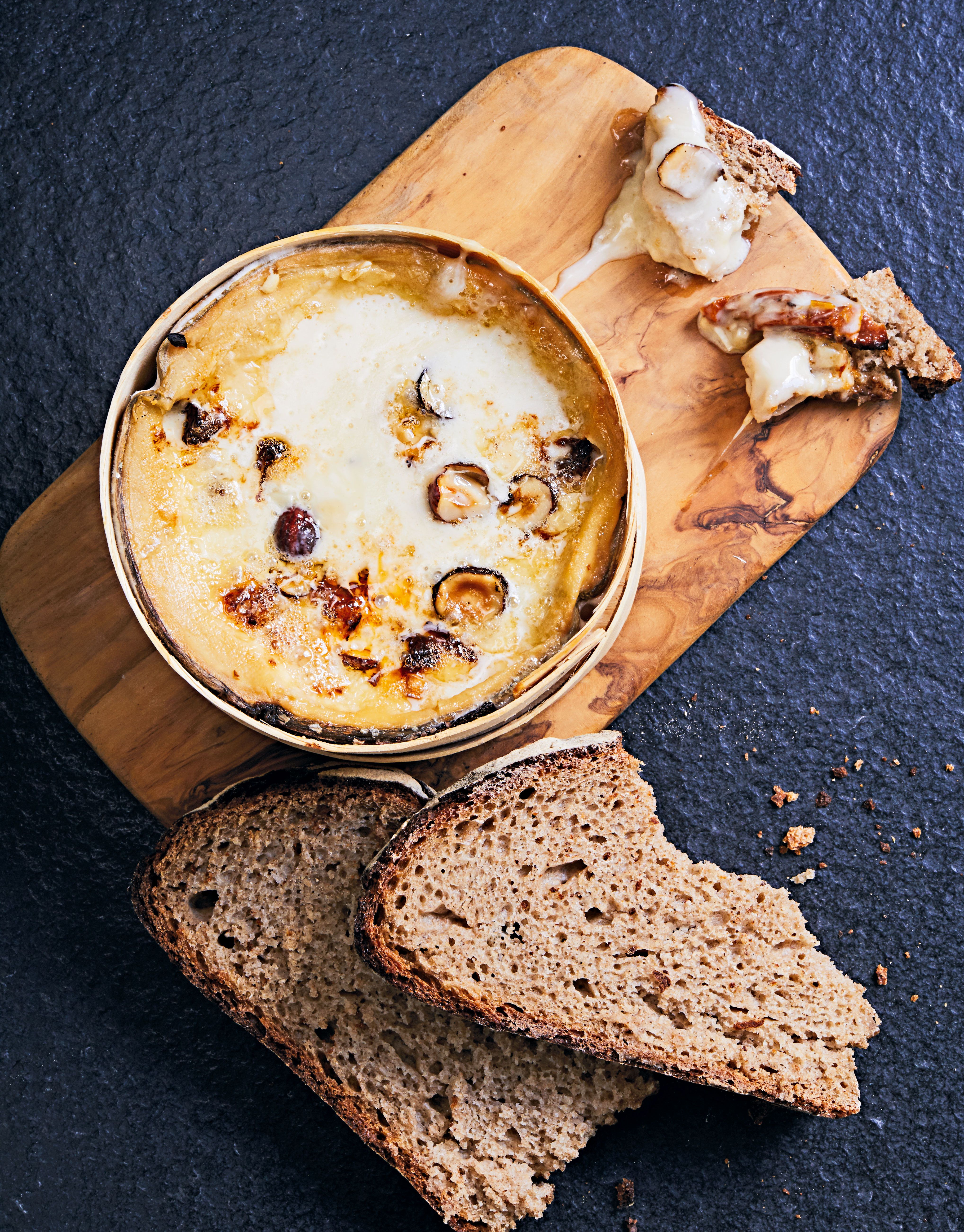 Aus Ofenkäse lässt sich ein köstliches Käsefondue zaubern