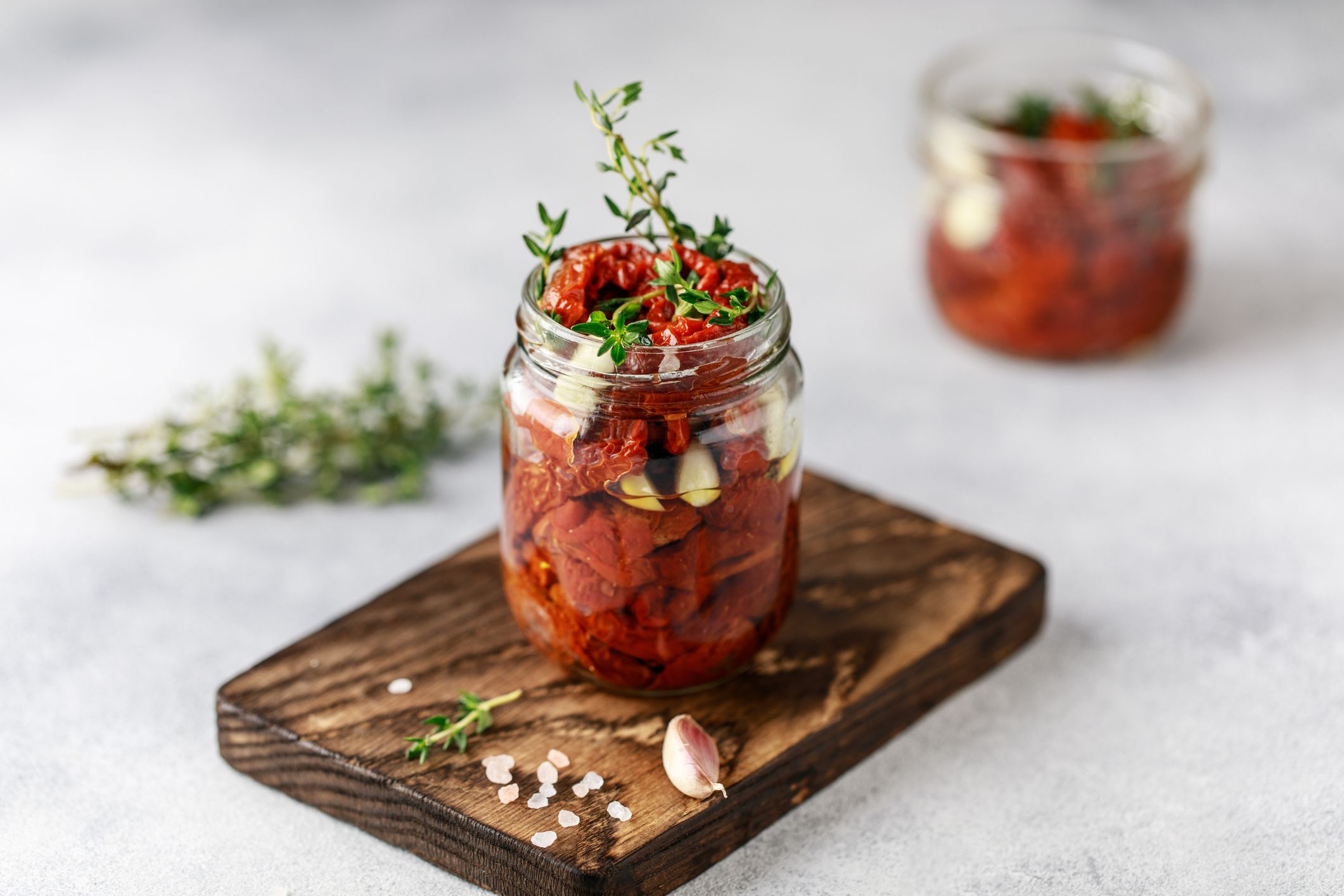 Getrocknete Tomaten pimpen die Spinat-Lachs-Lasagne