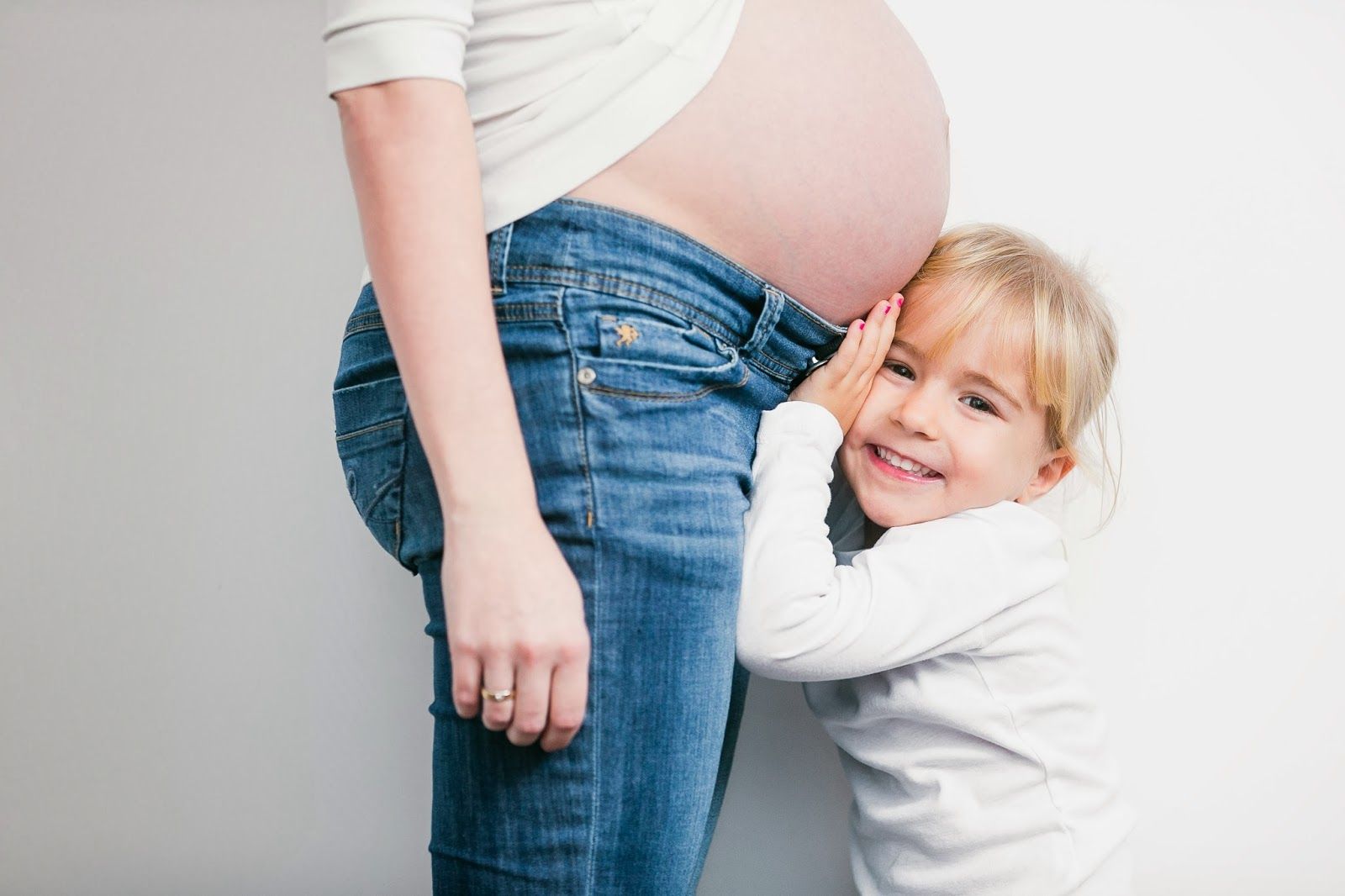 Bald ist sie eine große Schwester Bald ist sie eine große Schwester
