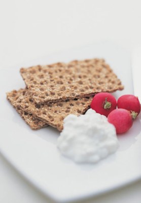 2 Scheiben K&#xE4;ckebrot und 1 fettarmer K&#xE4;se