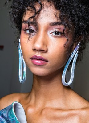 Make-up-Trends 2019: Glossiger Teint