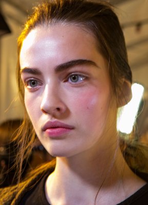 Make-up-Trends 2019: Glossiger Teint
