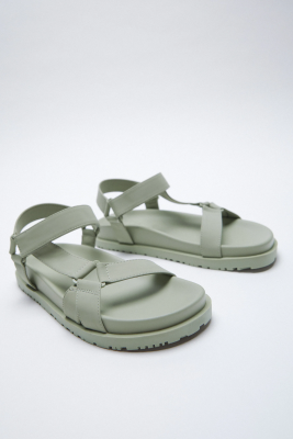 Trekkinsandalen in Mint von Zara