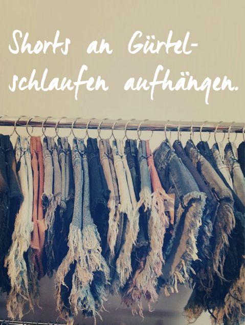 Shorts mit Duschvorhangringen aufhängen