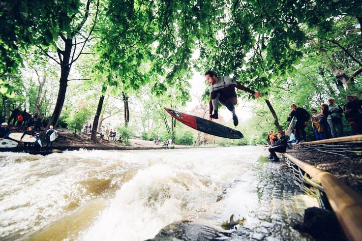 Besondere Orte in Deutschland: Eisbach in München